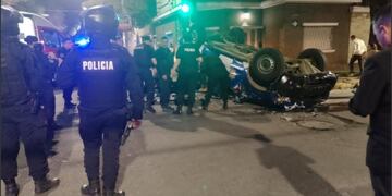 El patrullero quedó boca arriba