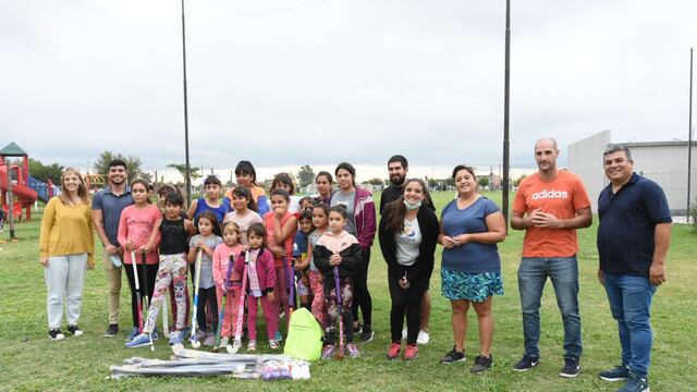 Donaron elementos deportivos a la fundación "Su refugio"