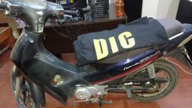 El detenido circulaba en una moto de “similares características” a la registrada durante el robo.