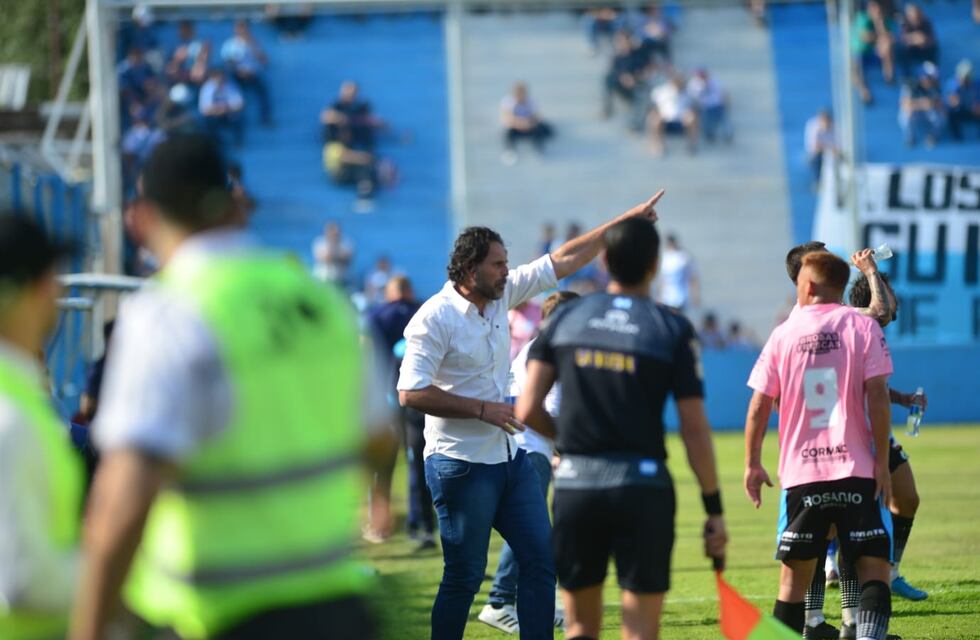 Carlos Bossio, DT de Racing: “Llegamos bien a los octavos de final”
