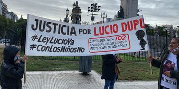 Marcharán en General Pico por Lucio Dupuy.