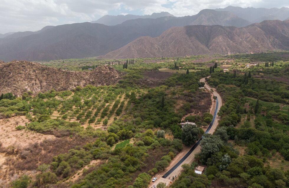 Siguen los trabajos en el camino de acceso al dique Río Hondo y la pavimentación de la ruta a El Shincal