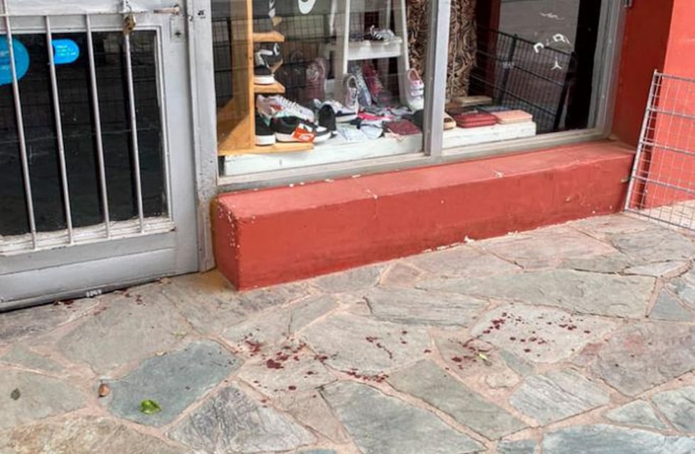 Entraron a robar a un local de ropa y apuñalaron a la comerciante en Córdoba: cómo se encuentra la víctima