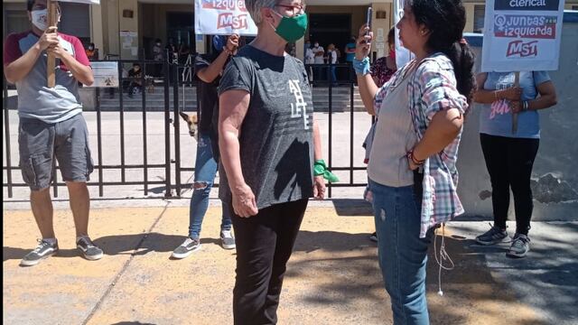La dirigente Mary Garrido fue increpada por mujeres que se oponen a la interrupción voluntaria del embarazo. Tiempo de San Juan.