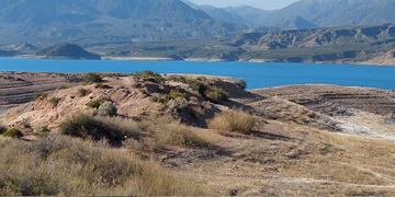 Preocupación por la bajante del embalse Potrerillos.