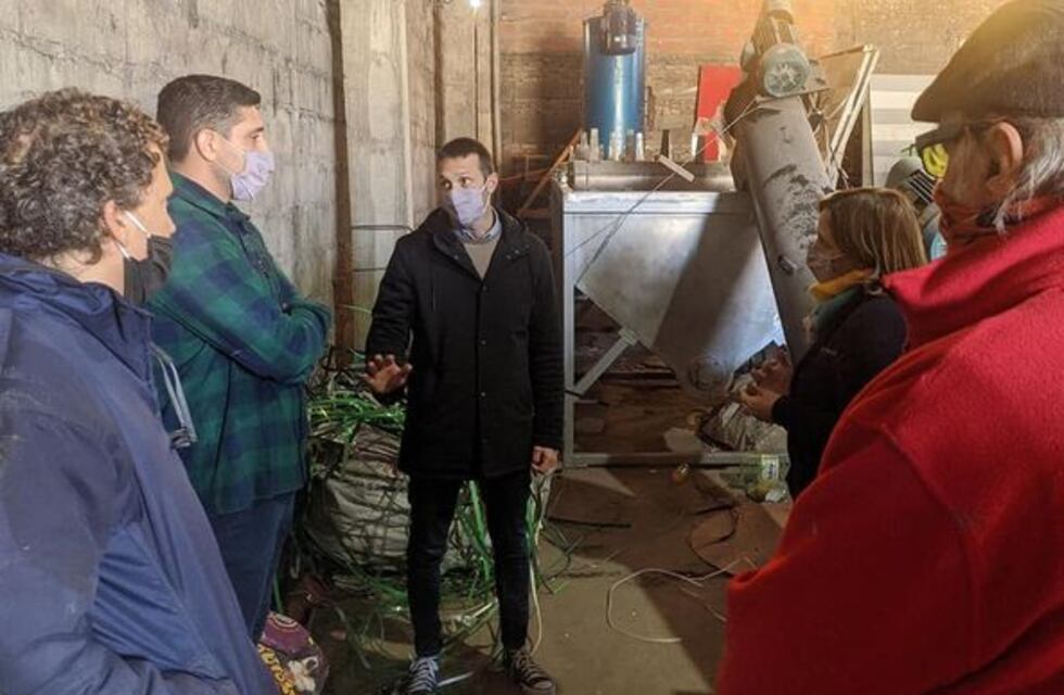 Intendente de Pérez junto a Franco Blatter visitaron la planta fotovoltaica del Club Nueva Unión