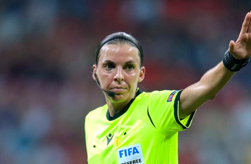 Una mujer hará historia en el Mundial de Qatar: será la primera árbitra que dirija en el certamen masculino