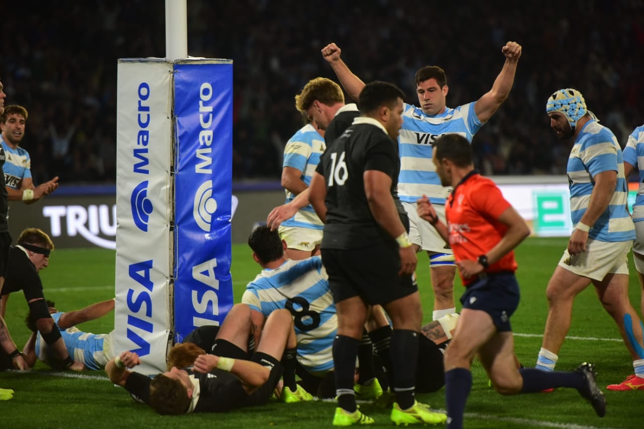 Try del cordobés Joaquín Oviedo en el partido entre Los Pumas y All Blacks. (Nicolás Bravo / La Voz)