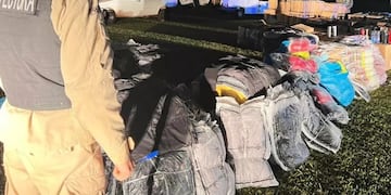 Incautan un millonario cargamento ilegal en Puerto Iguazú.