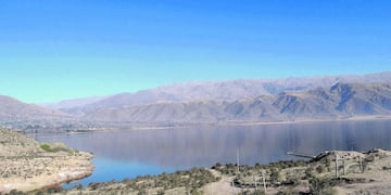 Habilitan permisos provisorios para pesca deportiva en el Dique La Angostura.