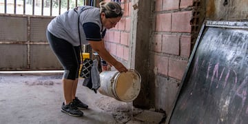 La Municipalidad recomienda vaciar recipientes con agua para evitar la reproducción del mosquito Aedes aegypti.