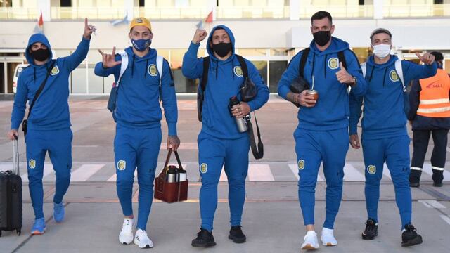 El plantel auriazul partió hacia Cuyo este domingo de cara al debut en la Liga Profesional de Fútbol.