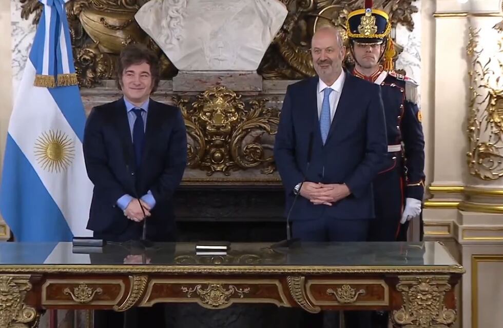 Sturzenegger juró como ministro: ejecutará la desregulación y la “motosierra” en el Estado