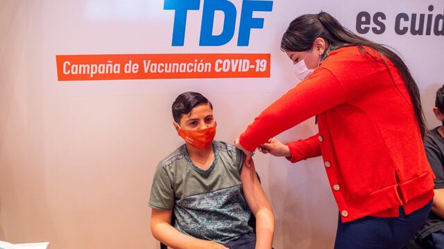 La directora de Promoción de la Salud, Marina Goyogana, comentó que “iniciamos en Ushuaia a vacunar a los niños de 11 años y mañana a la tarde comenzamos con los de 10 años”.