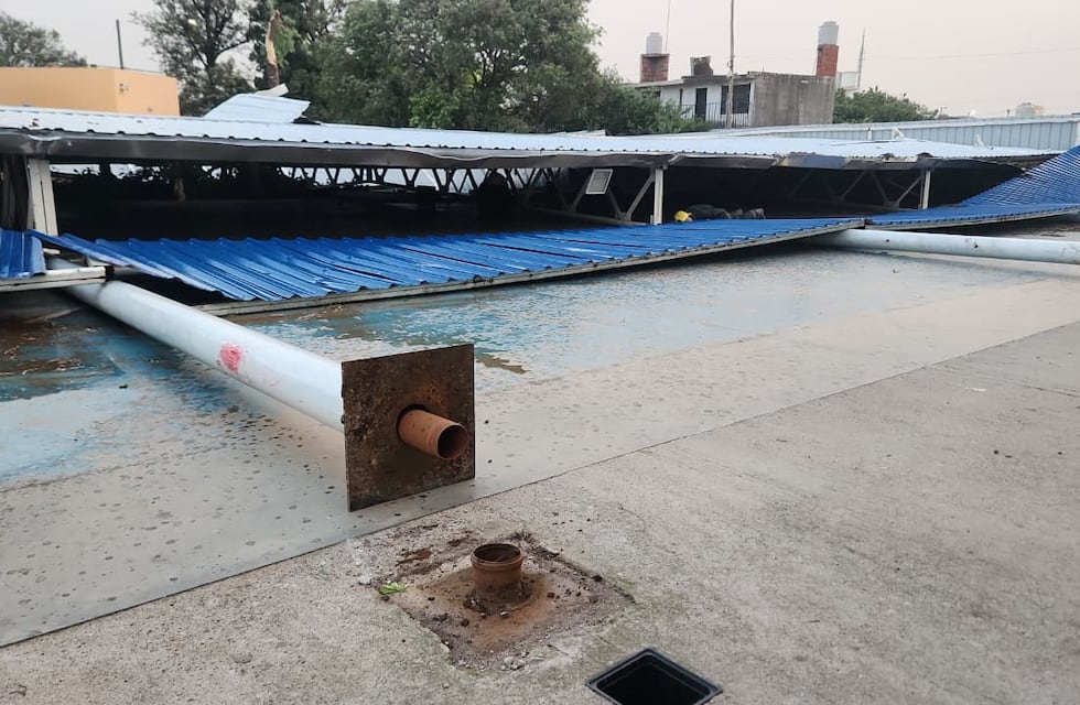 Tormenta en Córdoba: cayó el techo de un polideportivo en barrio Los Álamos y hay dos niñas heridas