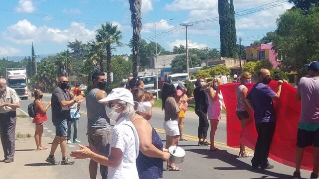 Movilización de los vecinos de Parque Siquiman, en reclamo a mayor seguridad.