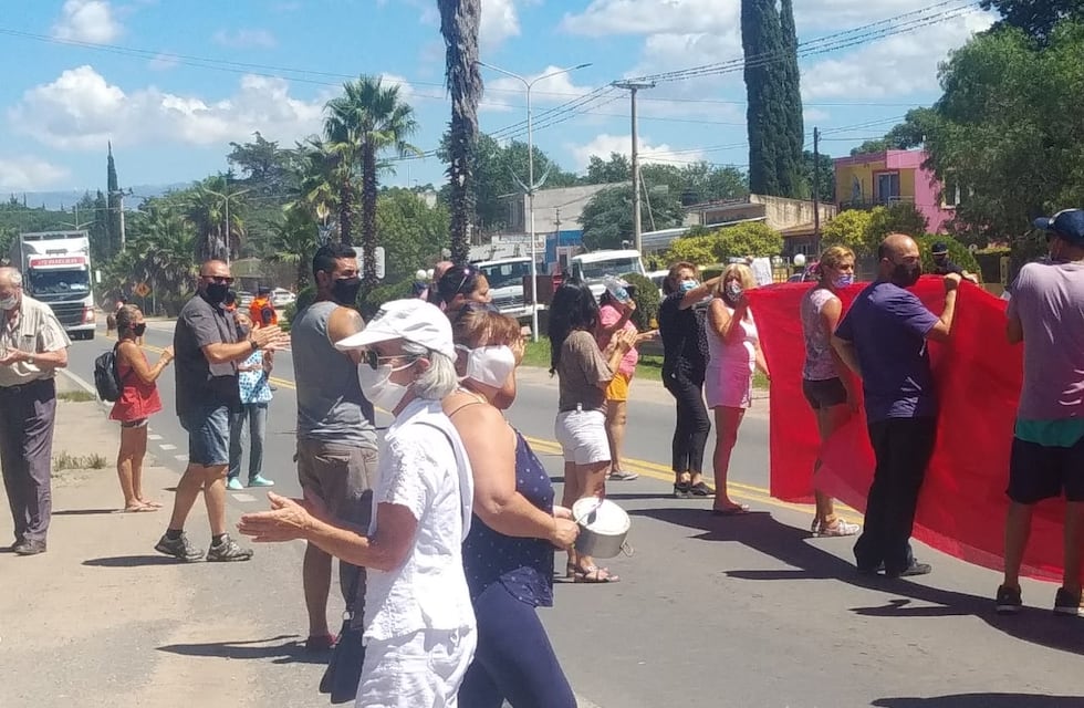 Vecinos de Villa Parque Síquiman se manifestaron este sábado reclamando seguridad