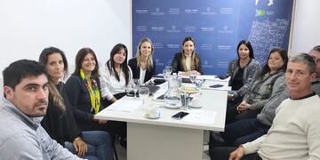 Reunión para expandir el servicio de gas natural en Lehmann y María Juana