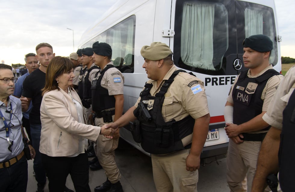 Por orden del Gobierno, llegan gendarmes y el Ejército como apoyo logístico a Rosario