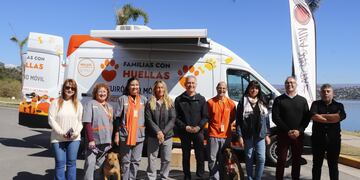 Familia con Huellas, Carlos pionero en el cuidado de mascotas.