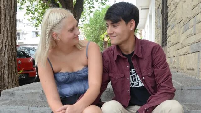 La increíble historia de dos jóvenes de 18 años: ella es de Noruega y cambió su vida para estar con su amor en Neuquén.