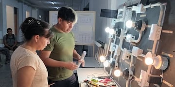Una de las especialidades que se dictará este año en la Escuela Profesional nº 13 “Damas Mendocinas” de Palpalá es de Montador Electricista.
