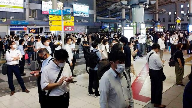 El terremoto de escala 6,1 que sacudió a parte de Japón obligó a las autoridades a cesar momentáneamente con el funcionamiento de los trenes bala (shinkansen) del país.