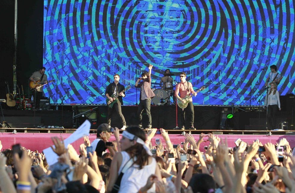 El día que los Jonas Brothers tocaron gratis en el Parque Sarmiento: corridas, gritos y mucho calor