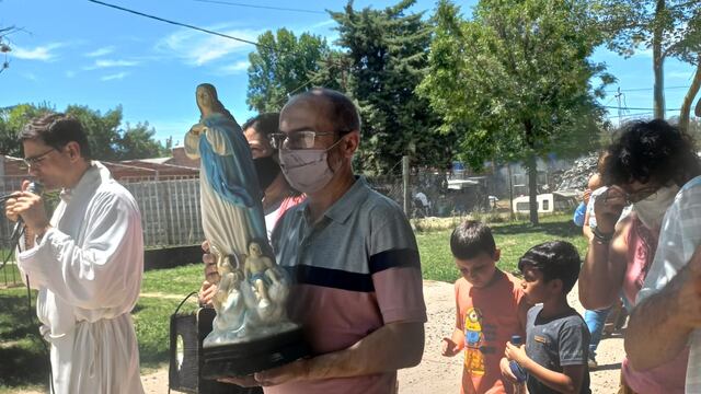 Misa y procesión en honor a la Inmaculada Concepción en el barrio Esso de Pérez (Alejandra Bravo)