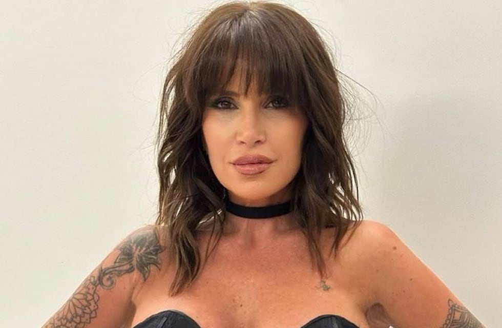 Flor Peña encendió el verano con una enteriza ultra escotada que dejó sin palabras a sus fans