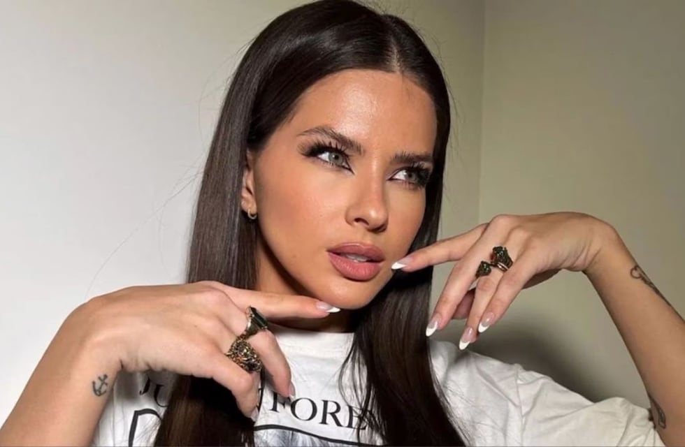 Desde Punta del Este, la China Suárez beboteó Instagram con una microbikini roja