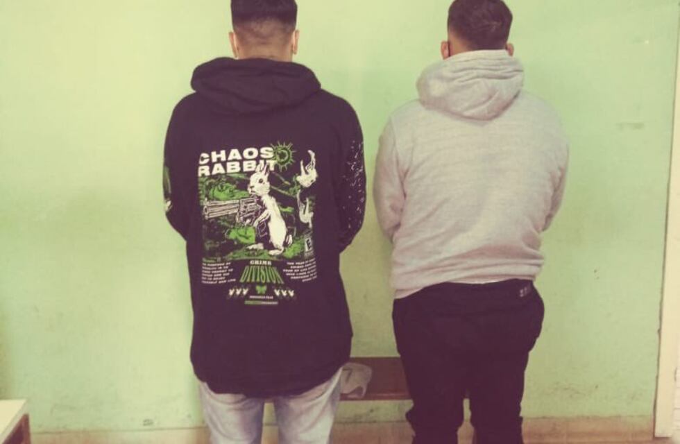 Detuvieron a dos jóvenes por organizar una fiesta ilegal con drogas sintéticas