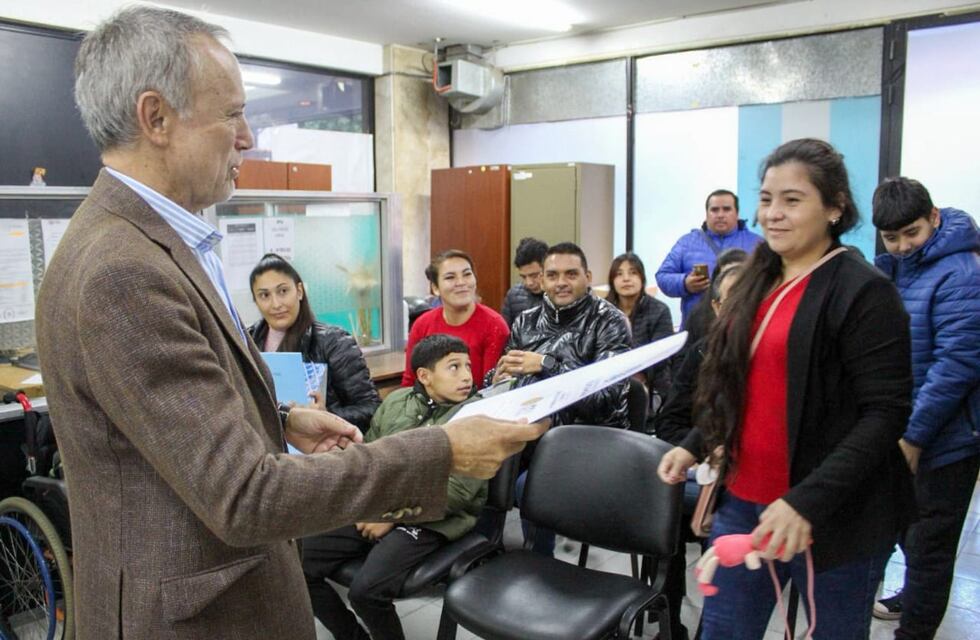 Manantial Sur: nuevas viviendas remodeladas fueron entregadas por el IPV