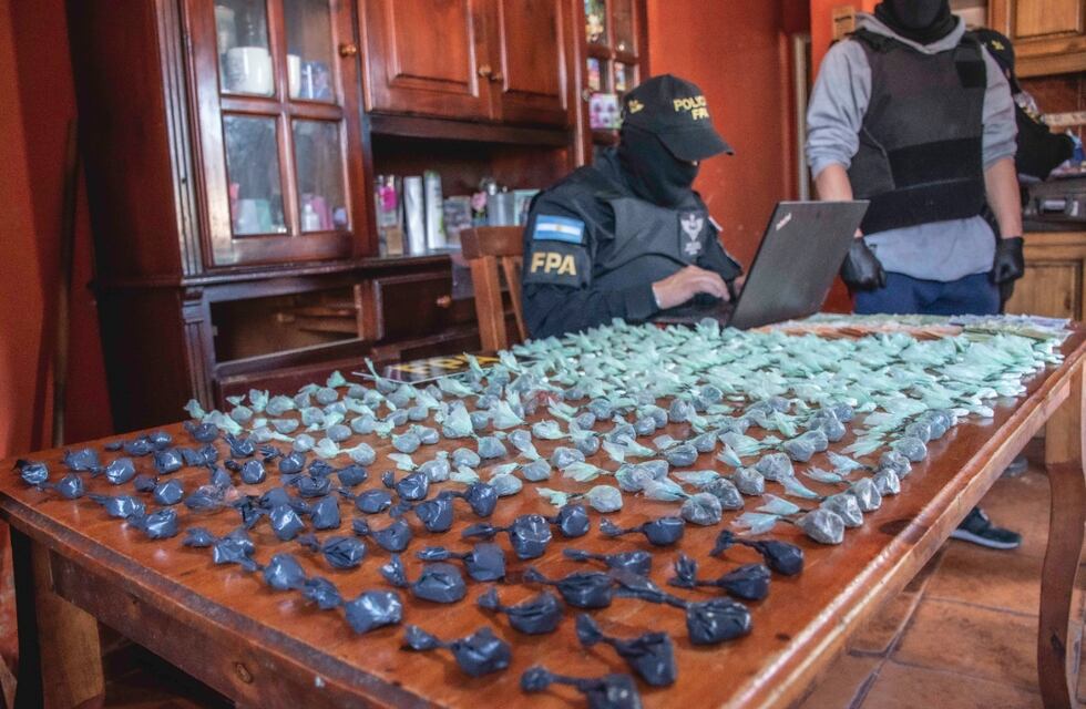 Allanaron “La Saladita de la droga” en Córdoba y detuvieron a cinco personas