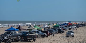 En la playa de Monte Hermoso quedó prohibido el uso de Gazebos.