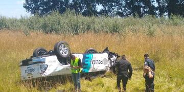 El chofer de la Toyota Hilux 0Km fue internado en el Hospital municipal de Coronel Vidal debido a las múltiples fracturas, aunque se encuentra fuera de peligro.