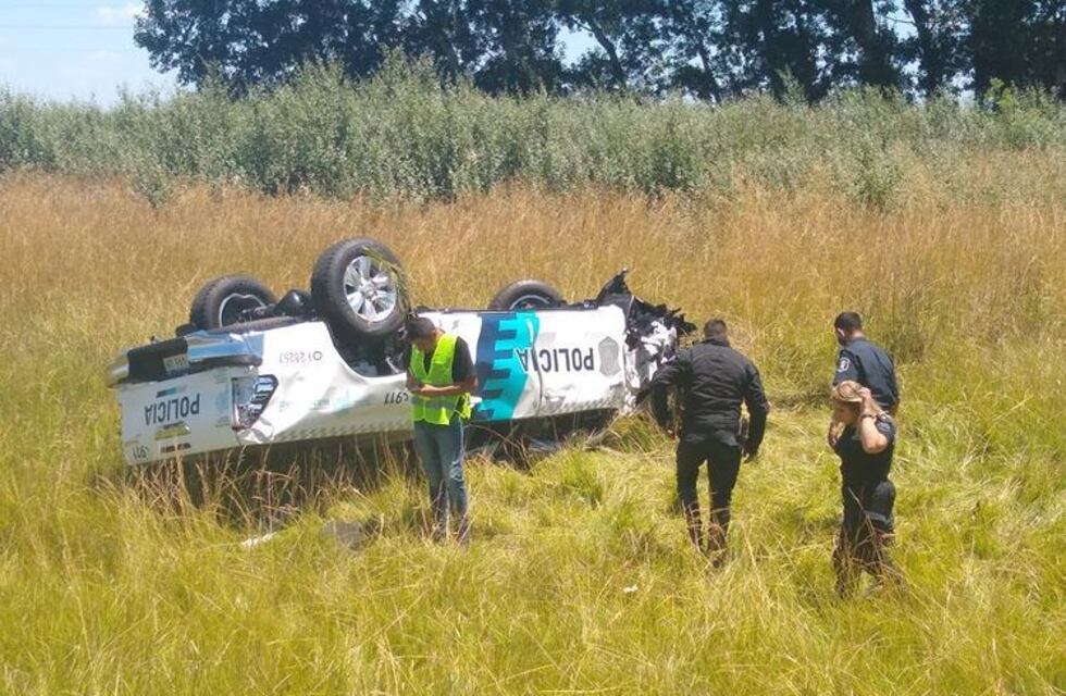 Volcó un patrullero que venía en caravana para el Operativo Sol: un policía resultó herido