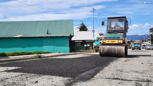 La Municipalidad de Ushuaia realiza cotidianamente trabajos de mantenimiento en la vía pública.
