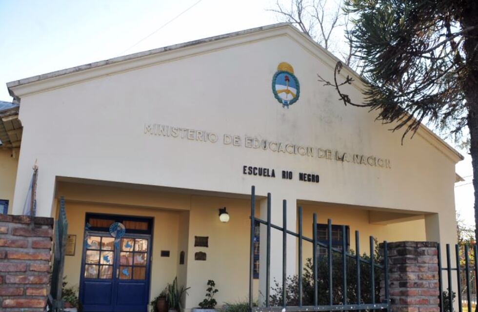 Renuevan instalación eléctrica en la escuela Río negro