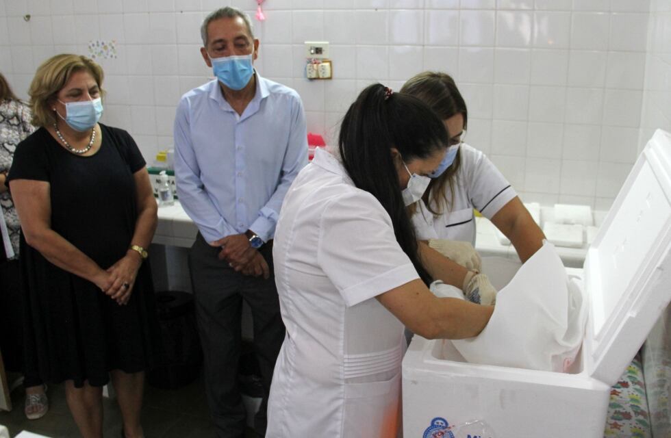 Santa Fe sumó 220 casos de coronavirus y recibirá 30.000 vacunas más
