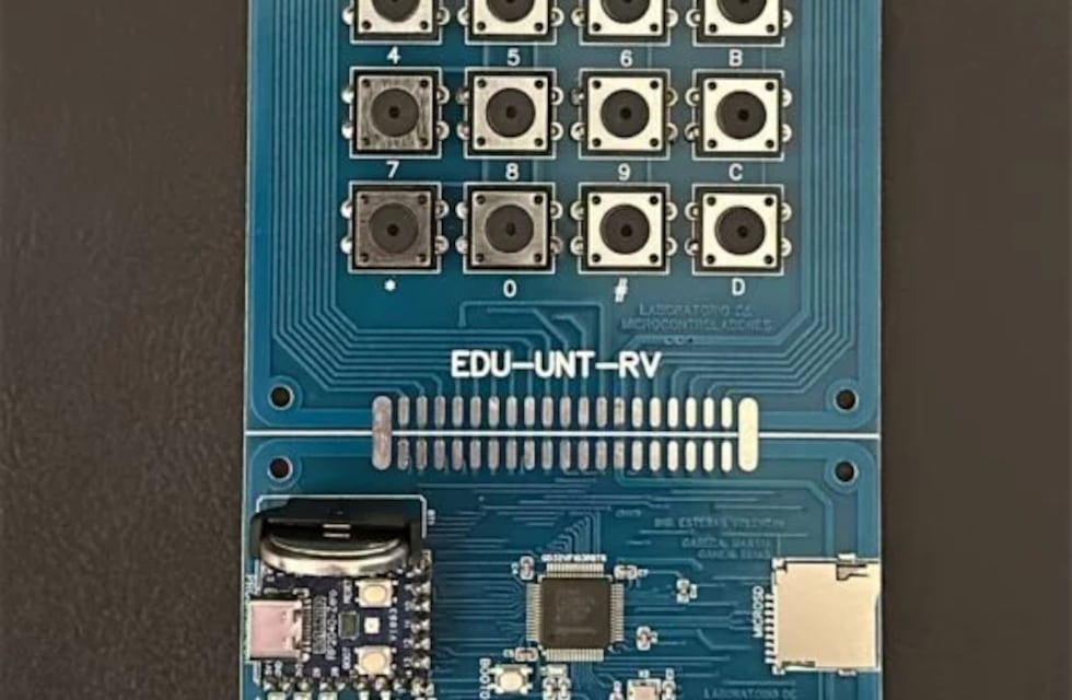 Innovación tucumana: la FACET crea su propia placa educativa