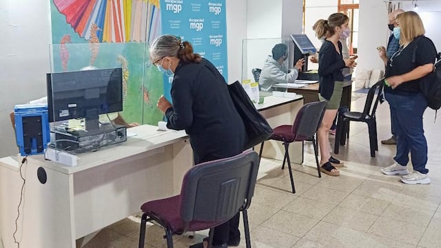 Hay un punto de atención en ese mismo lugar de lunes a viernes de 8 a 14 con el objetivo de brindar ayuda a quienes deseen realizar consultas o trámites vinculados con esta dependencia.