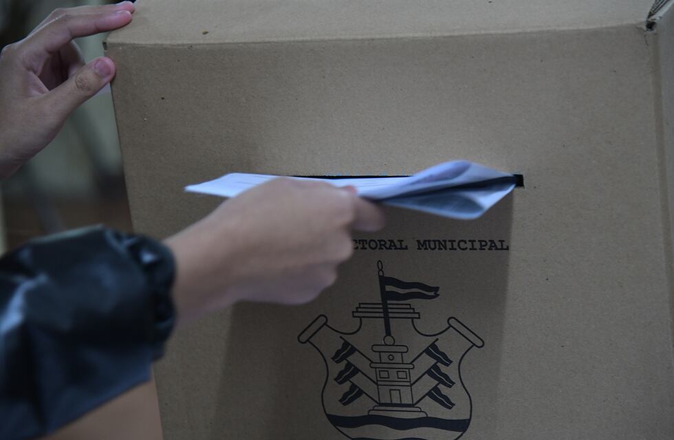 Un hombre de 93 años fue a votar junto a su esposa en Córdoba: “Es un deber que tengo que cumplir”