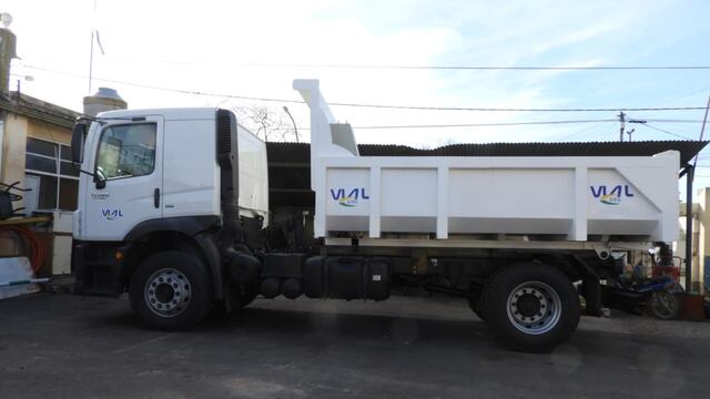 El Municipio adquirió con fondos propios un camión volcador