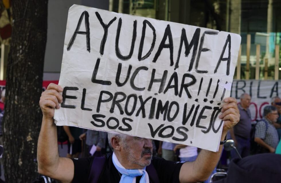 Hinchas de Central y Newell´s unidos para acompañar el reclamo de los jubilados