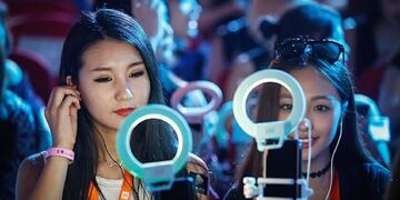 Qué es la fábrica de streamers: la peligrosa tendencia de jóvenes chinas que se viralizó en Twitter.