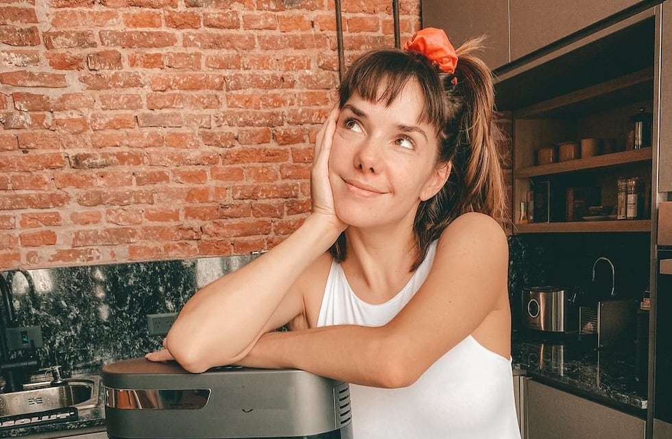 Julieta Nair Calvo lució su “bikini al revés” con un baile que se volvió viral