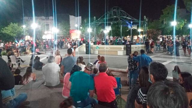 Varios grupos se convocaron para el reclamo en la Plaza San Martín (Plan B Noticias)