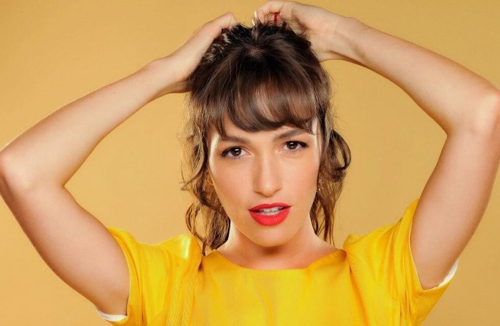 Cande Vetrano sorprendió con un topless artístico en la playa