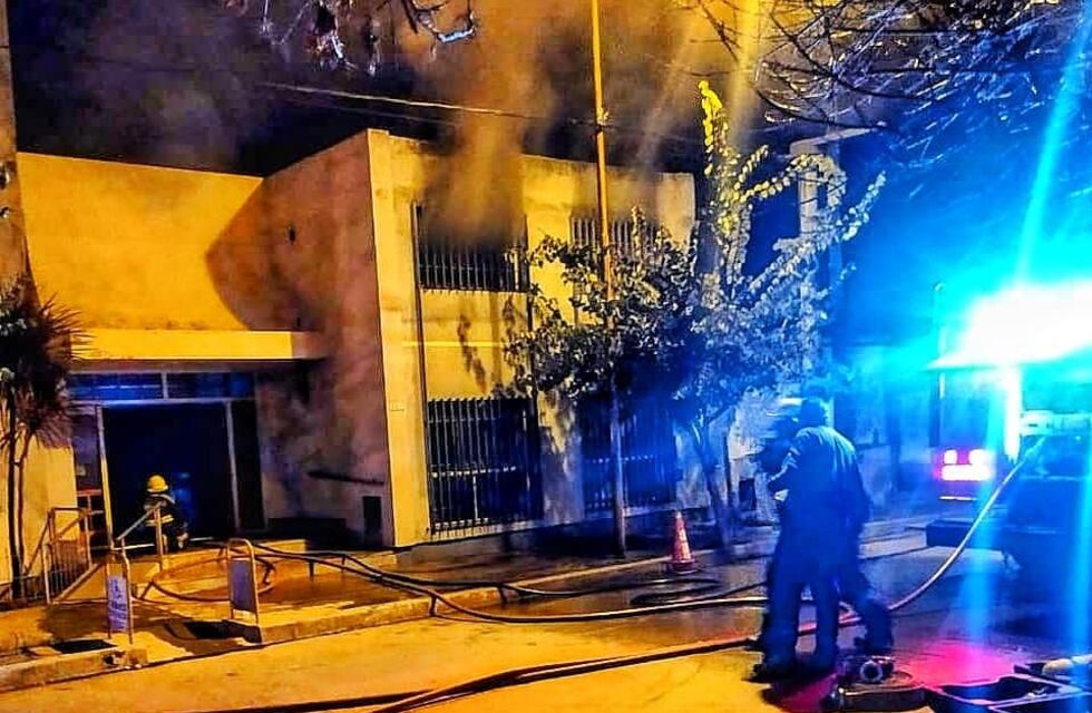 Bomberos Voluntarios sofocaron un incendio en la Iglesia Evangélica